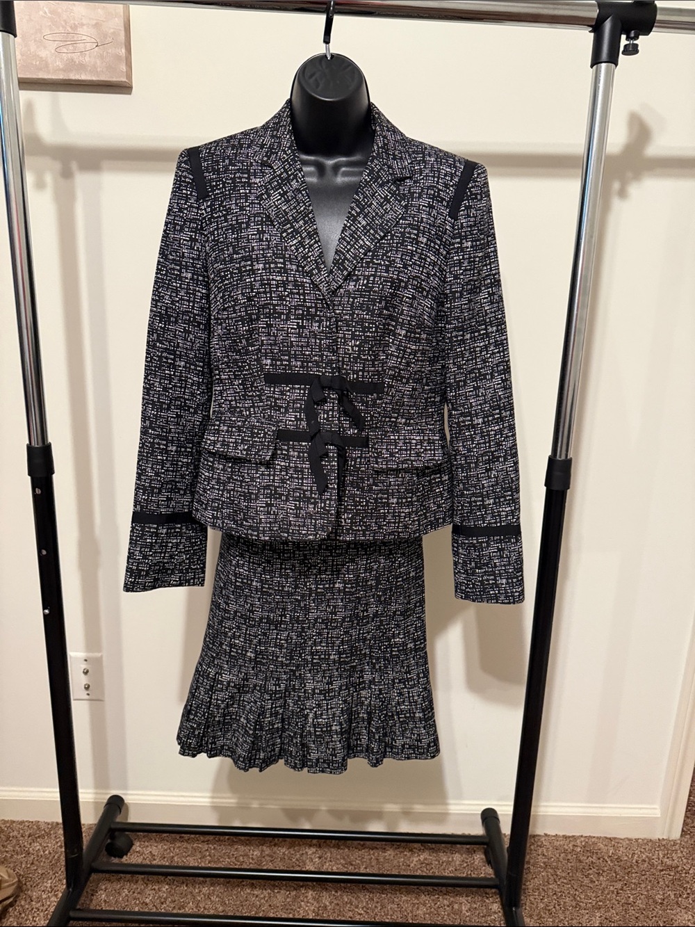 Anne Klein 2 pc geometric print suit